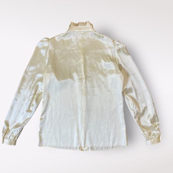 St. John Vintage 80’s Cream Satin Blouse Pleated Collar Size 6 - Picture 3 of 10